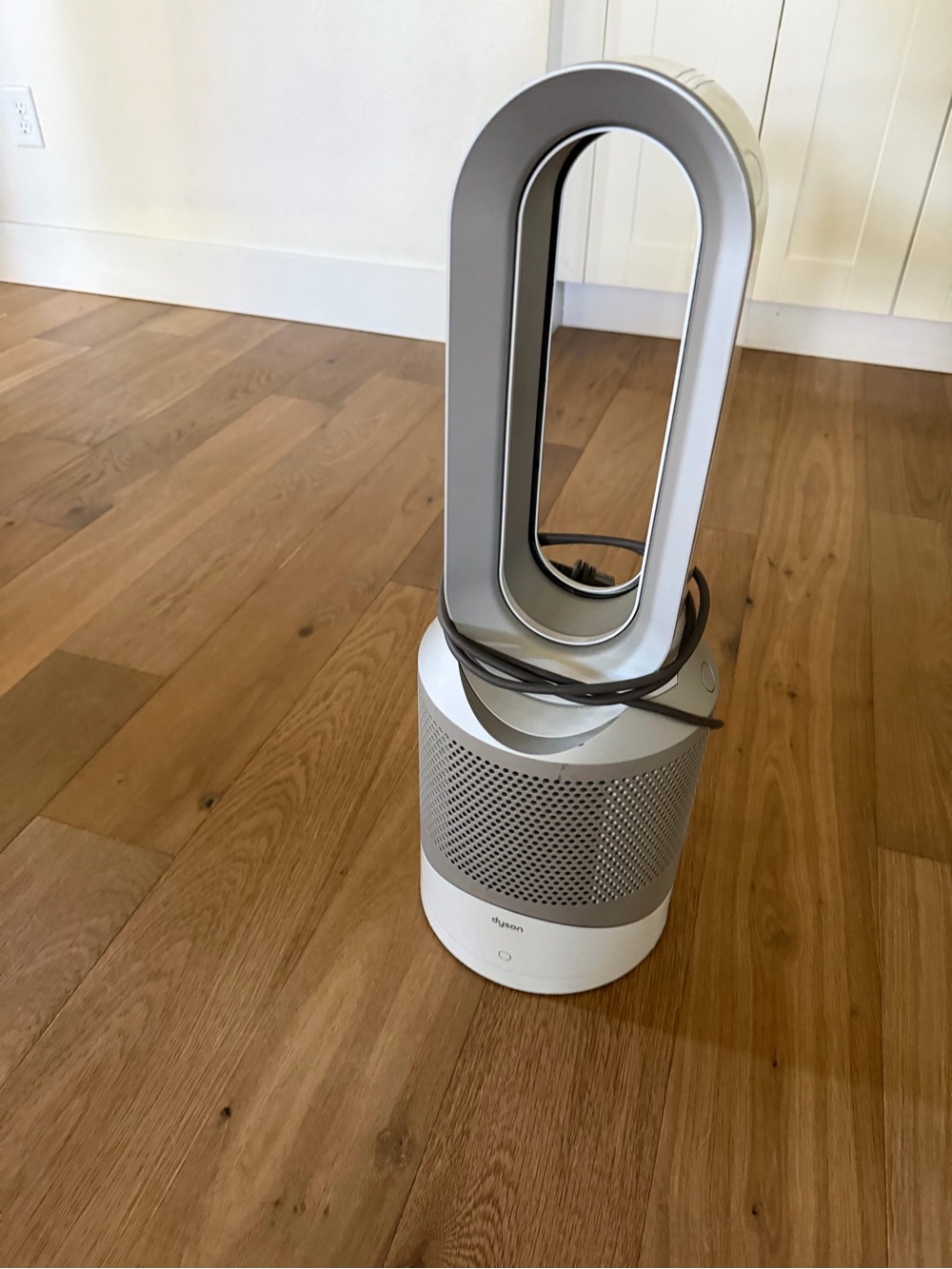 Dyson Silver and White Bladeless Air Multiplier
